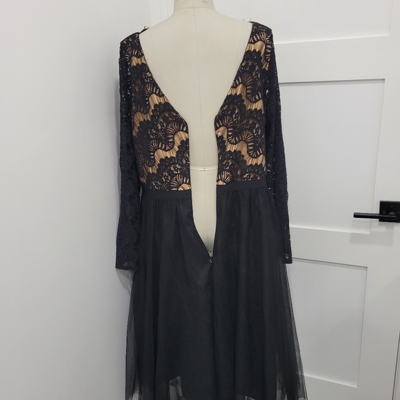 City Chic Women' Black Rare Beauty  Lace Bodice Long Sleeve Dress Size M/18 - Picture 8 of 15